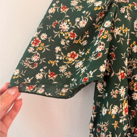 Elegant Floral Midi Dress in Green - Picture 4 of 5